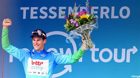 Alec Segaert wint bij eerste rittenkoers in de WorldTour  .